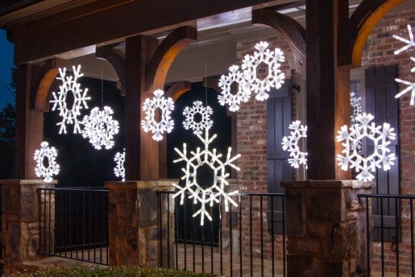 Outdoor porch christmas decor