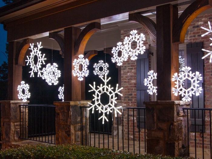 Outdoor porch christmas decor