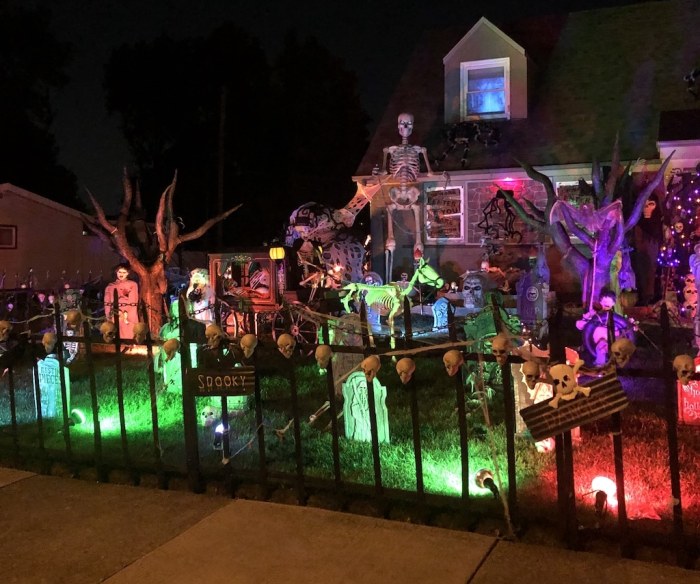 Outdoor halloween decor nearby