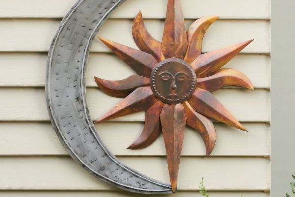 Metal wall decor for outdoors