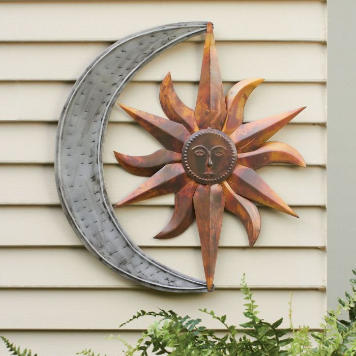 Metal wall decor for outdoors