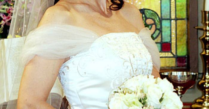 Julia louis-dreyfus wedding dress