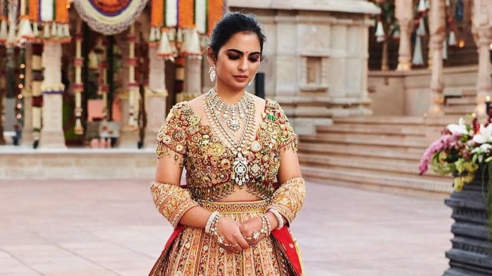 Isha ambani wedding dress cost